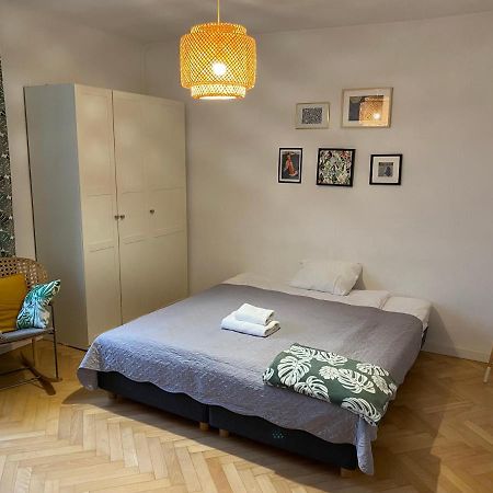 Slow Life Apartment Next To Metro Station วอร์ซอ ภายนอก รูปภาพ