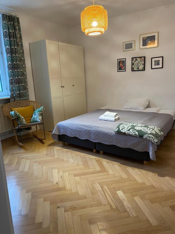 Slow Life Apartment Next To Metro Station วอร์ซอ ภายนอก รูปภาพ
